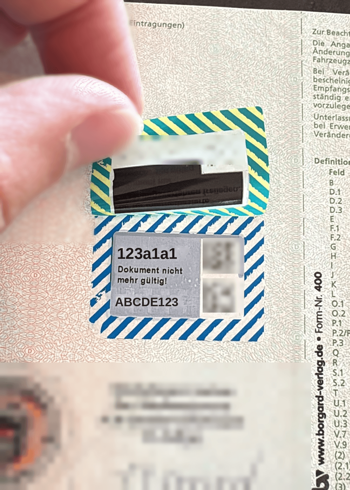 Rückseite mit Abziehfeld, markiert sind Sicherheitscode und Druckstücknummer